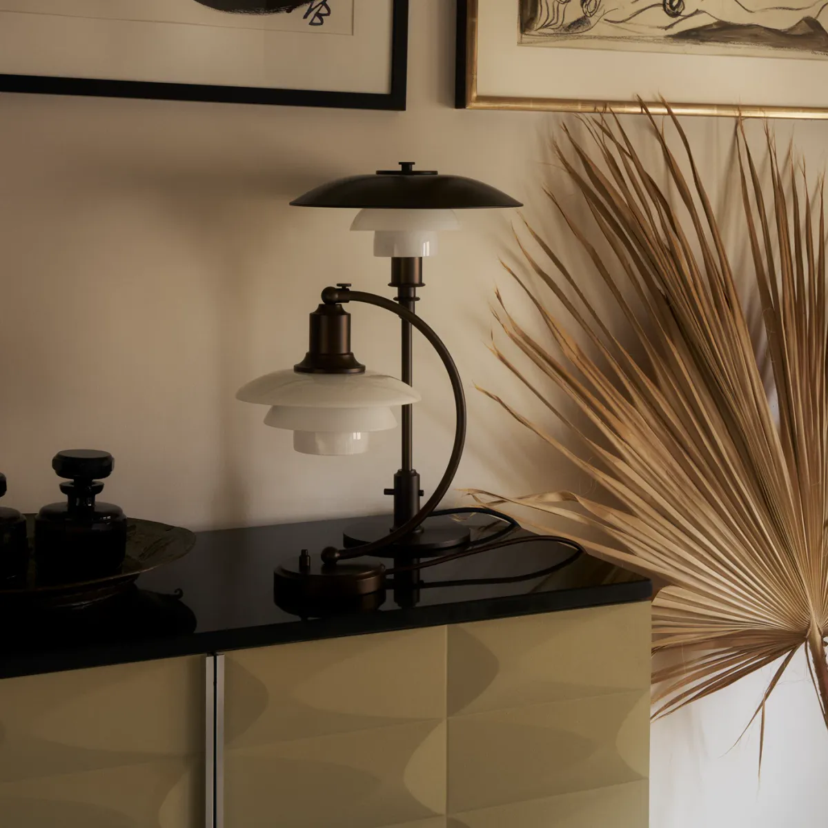 Louis Poulsen PH 2/2 Luna Aged Brass Opal Bordlampe