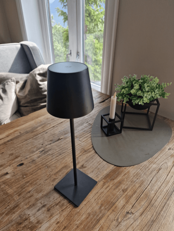 MS Grimstad Oppladbar Bordlampe, Hvit - Utstilling