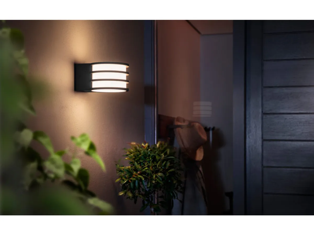 Philips Hue Lucca vegglampe ute